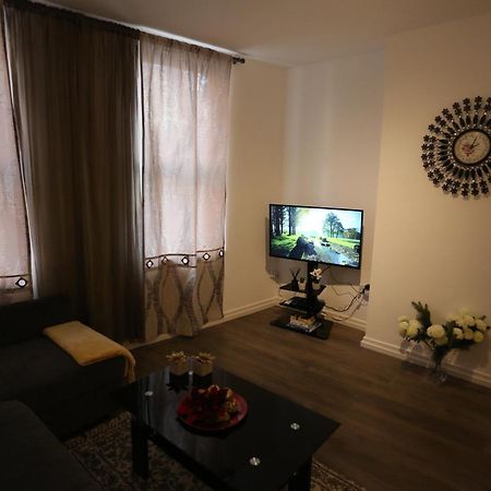 Luxury 1 Bedroom Flat In The Heart Of Wood Green Лондон Номер фото