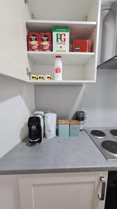 Luxury 1 Bedroom Flat In The Heart Of Wood Green Лондон Экстерьер фото