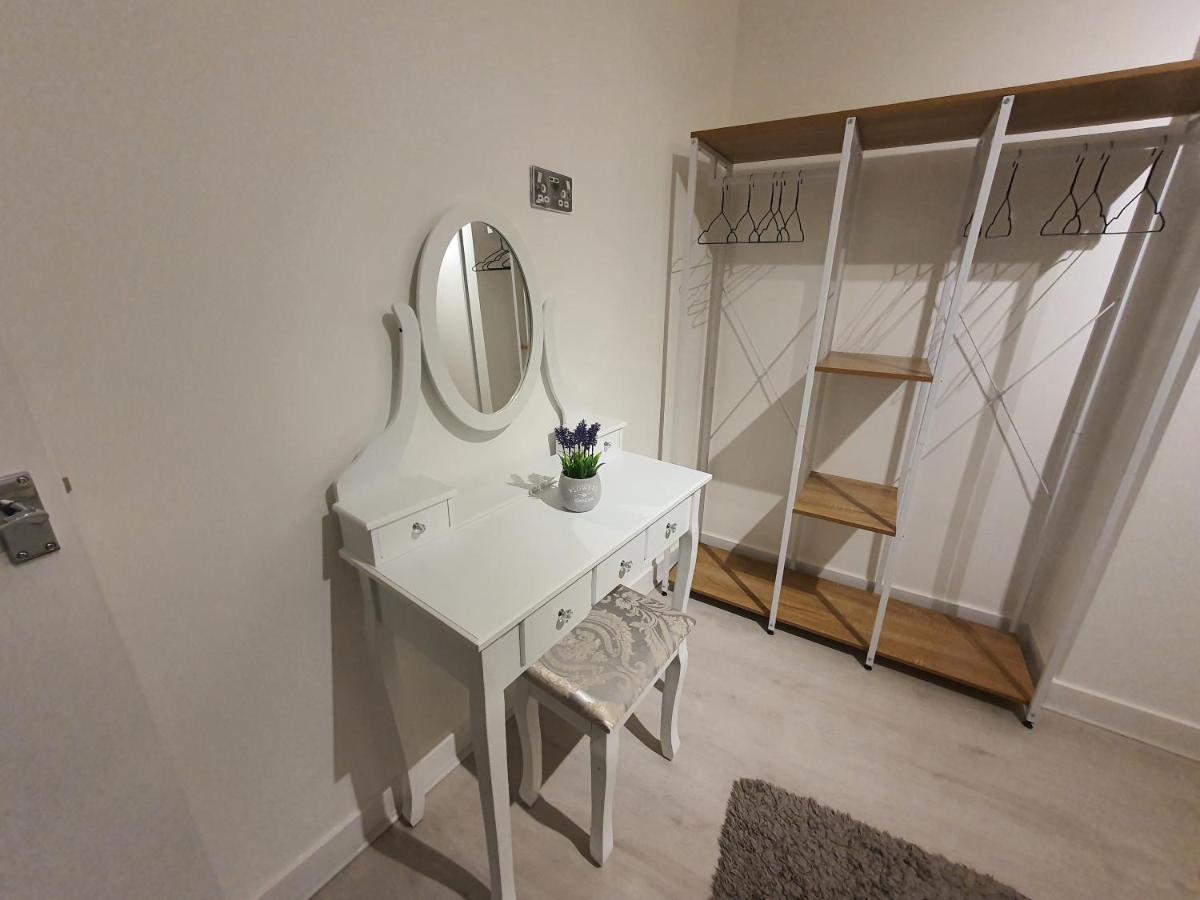 Luxury 1 Bedroom Flat In The Heart Of Wood Green Лондон Экстерьер фото