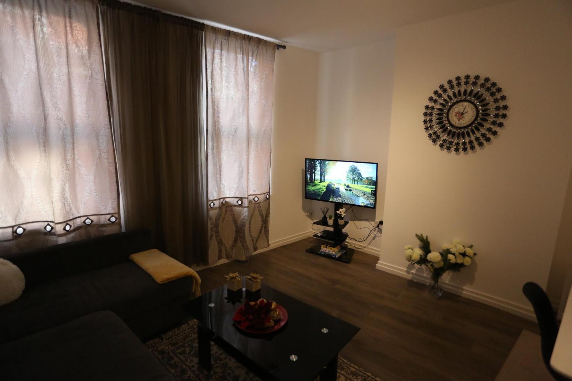 Luxury 1 Bedroom Flat In The Heart Of Wood Green Лондон Номер фото
